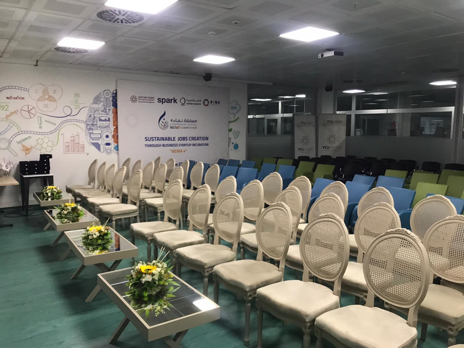 Seminer Organizasyonu Rehberi: Programı Aksatmayan Kurulum, Coffee Break Catering ve Kokteyl İkram Planı