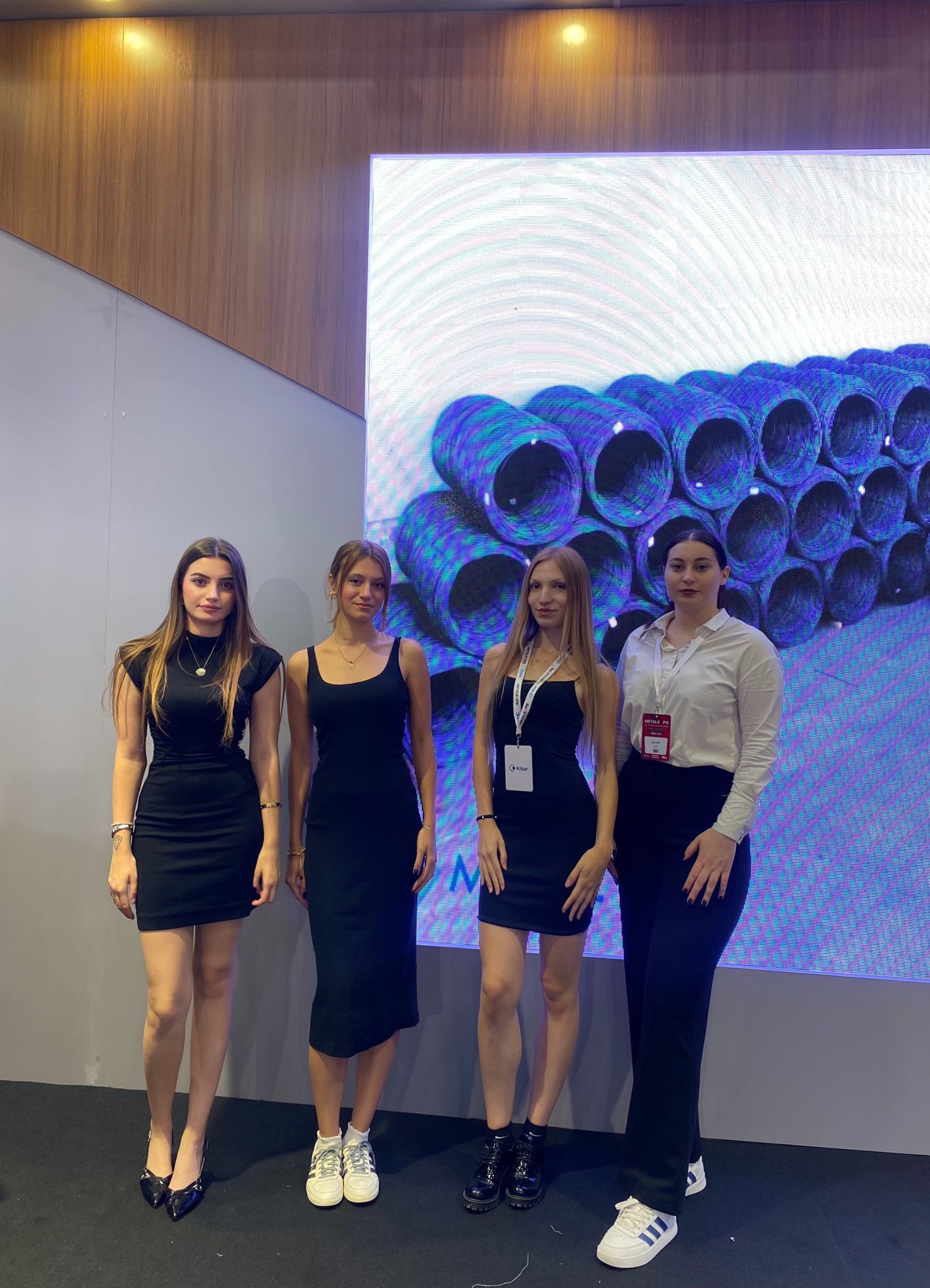 İstanbul Fuar Hostesi Kiralama | Profesyonel Stand, Manken, Tercüman & Catering