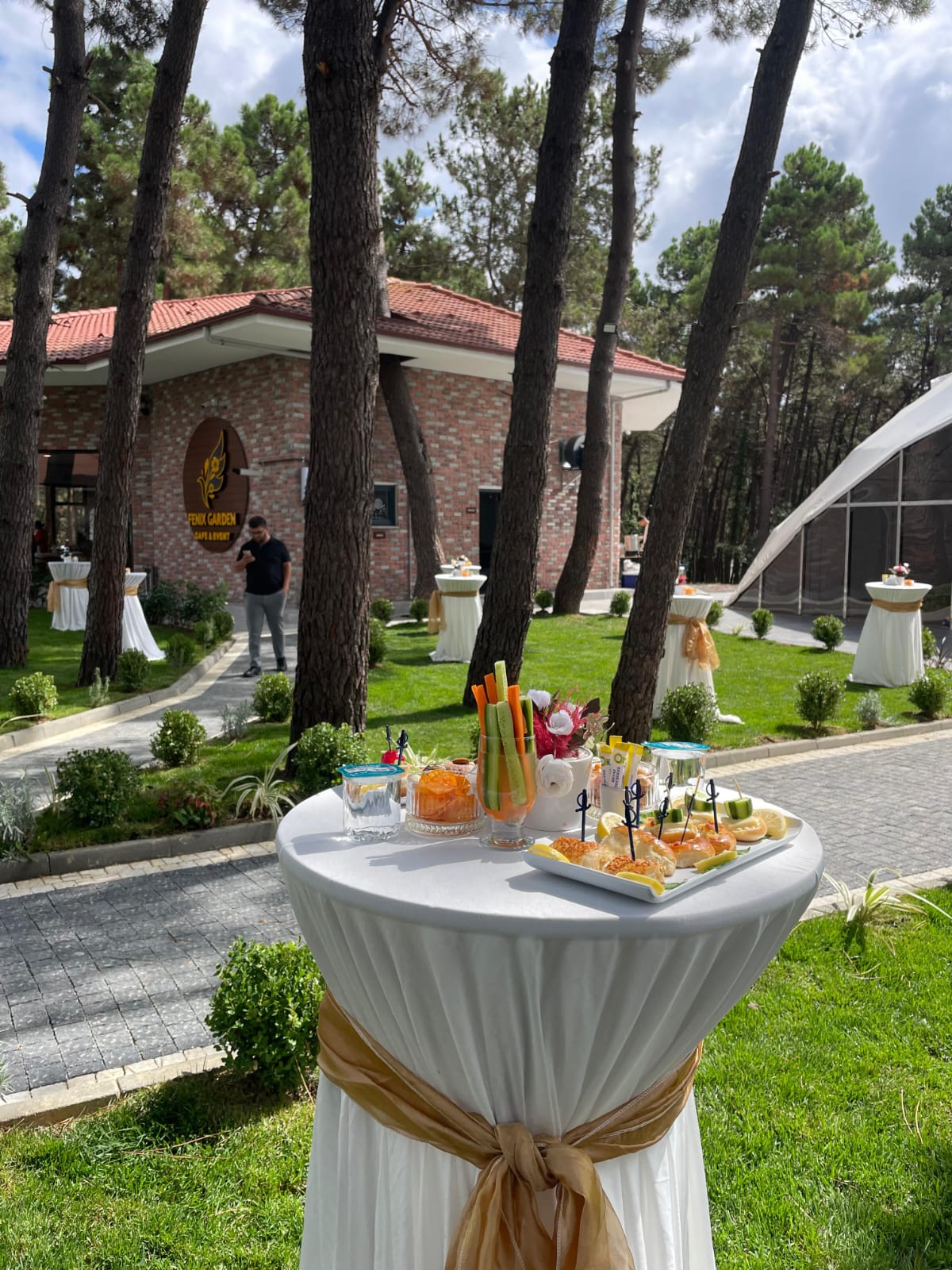 Hayalinizdeki Romantik Düğün Kokteyli İçin Akıllı Fiyat Planlama Rehberi