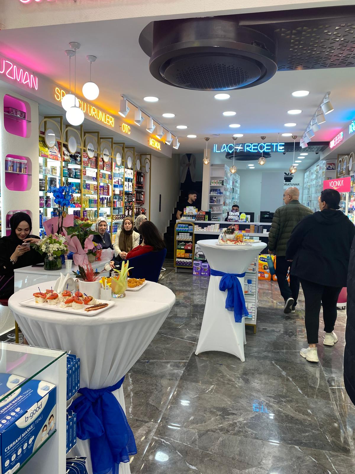 “Çok Özenli” Dedirtin: 2026 Eczane Açılış Organizasyonu | Balon Zincir + Kokteyl İkramları (27.400 / 38.400 TL)