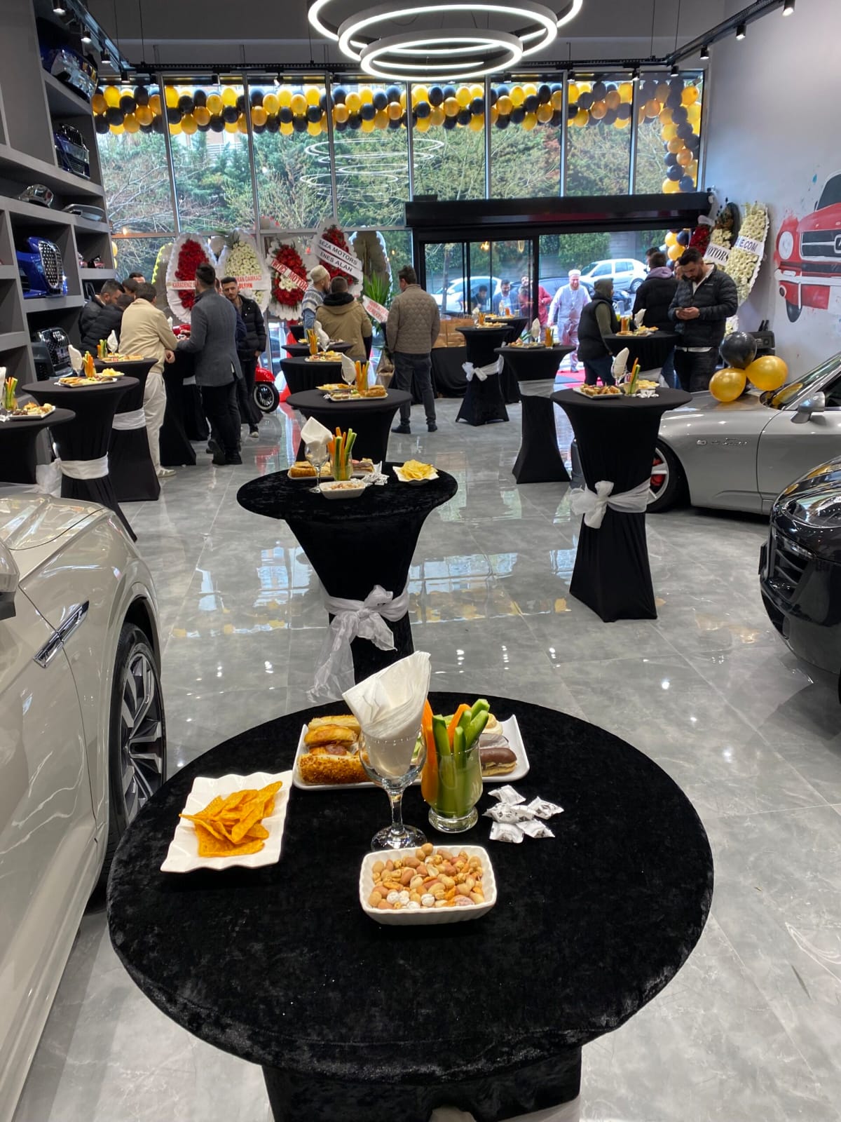 Araç Test Sürüş Etkinliği Coffee Break & Kokteyl Paketi (100 Kişi) | 50.000 TL – DJ ve Bistro Masa Dahil