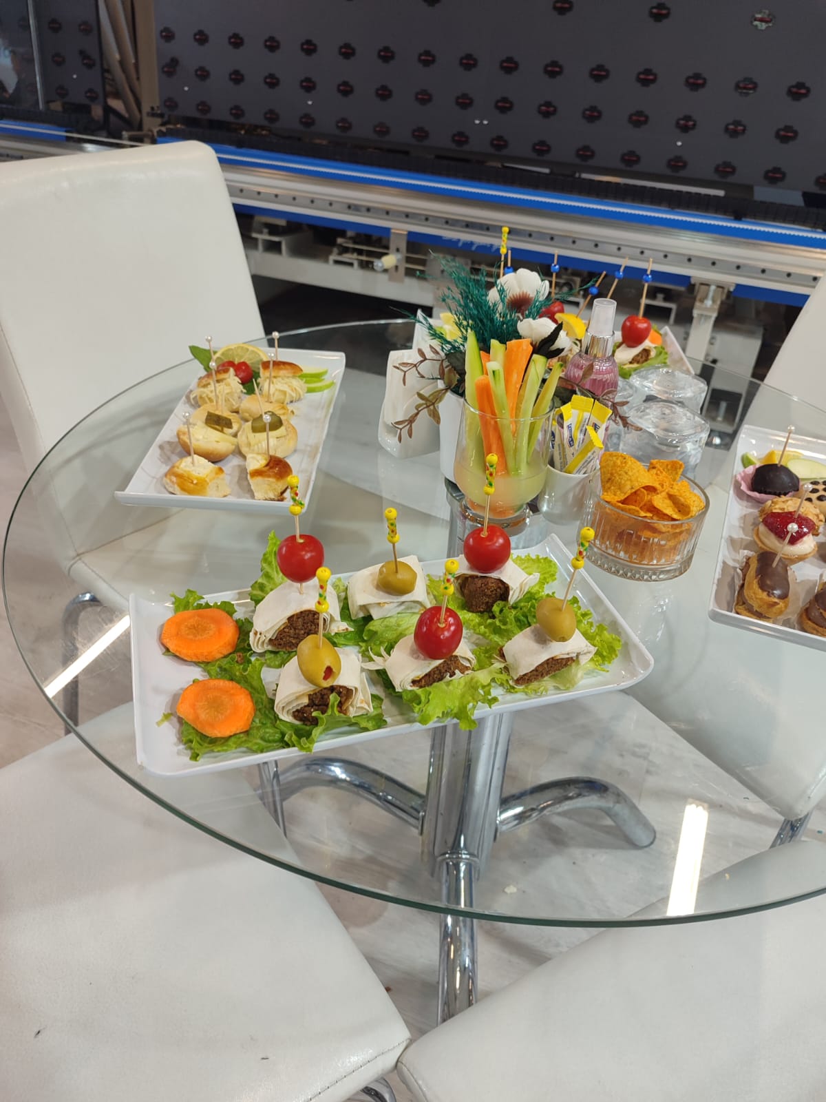 Fuar Standınızda Prestij: İlaç & Tamamlayıcı Tıp Fuarı Catering, Hostes, Manken Çözümleri