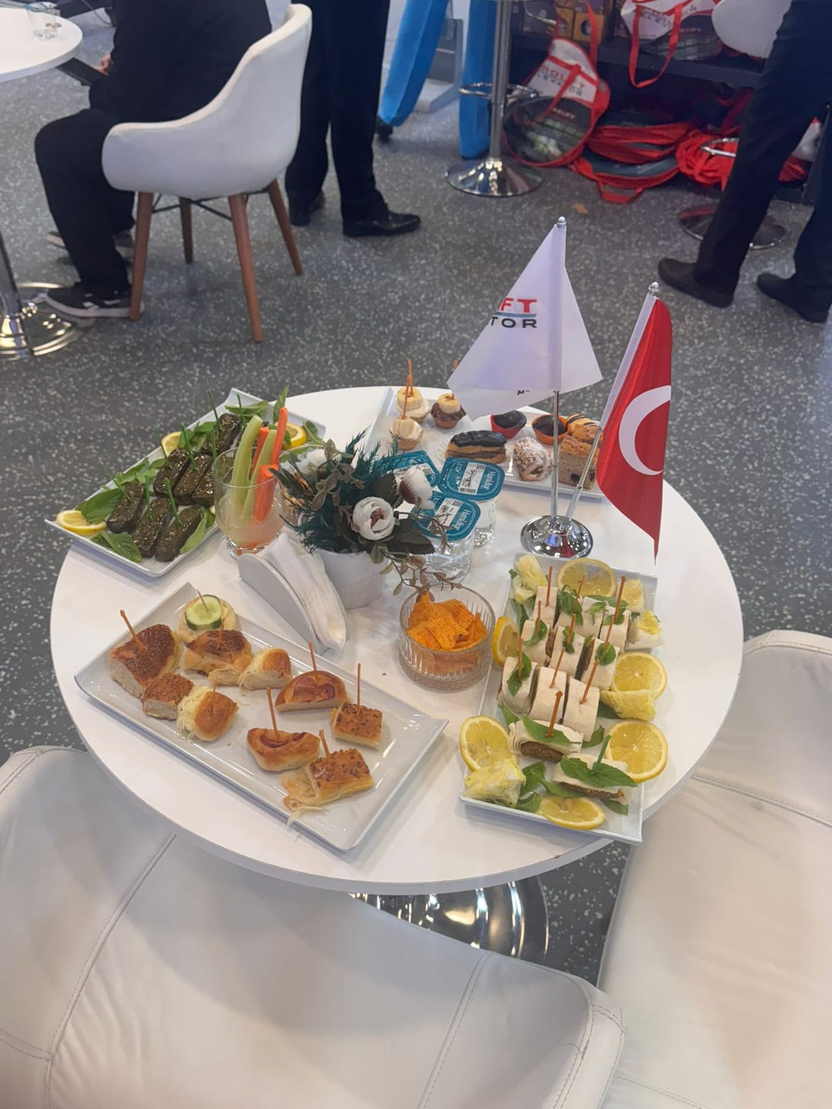 IBIA EXPO Fuar Catering – Hostes, Garson Kiralama & Porselen Sunumlu Stand İkramları