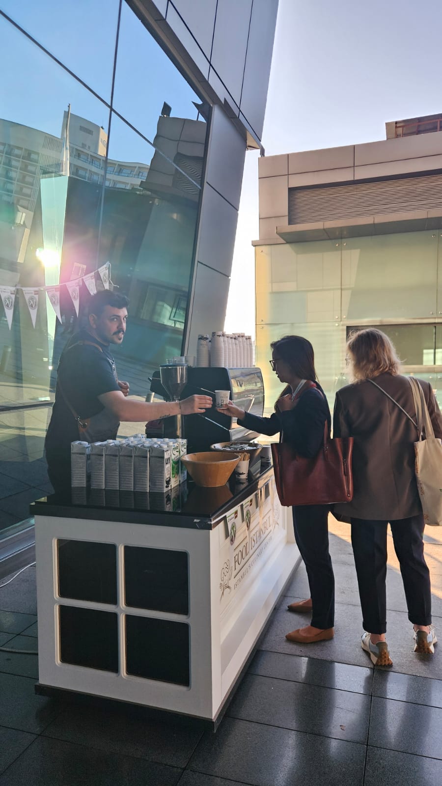 Barista Standı ve Barista Kiralama: 100 Kişiye Özel Taze Kahve Deneyimi 30.000 TL