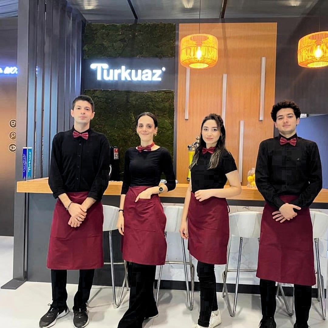 Fuar Servis Hostesi ve Garson Kiralama Fiyatı 4000 TL ile Standınızı Profesyonel ve Etkili Yönetin