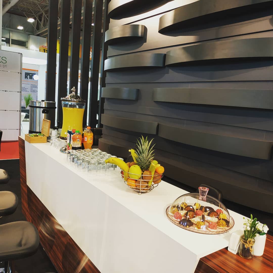 İstanbul’daki Tüm Fuar Alanlarında Catering, Garson, Hostes ve Stand Destek Hizmetleri 2026 Rehberi