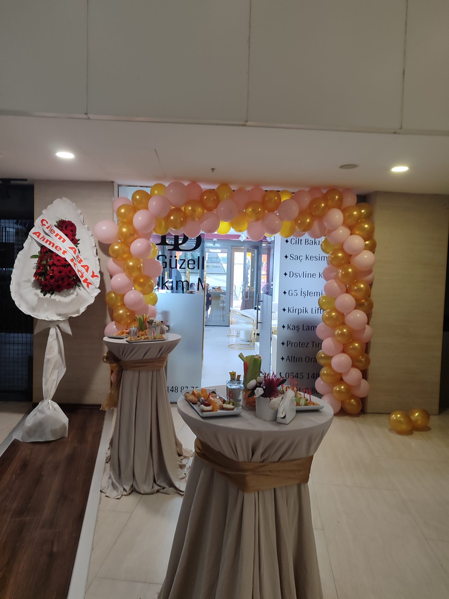 Kurumsal Açılış Organizasyonu 2026: Balon Süsleme ve 2 Kişilik Müzikle Premium Davet