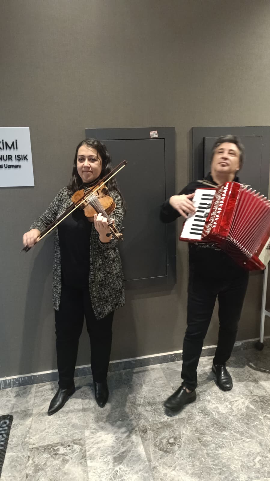 Müzik Grubu Kiralama ile Etkinliğinizin Havasını Baştan Kurun: Canlı Performans, Şık Akış, Unutulmaz Etki