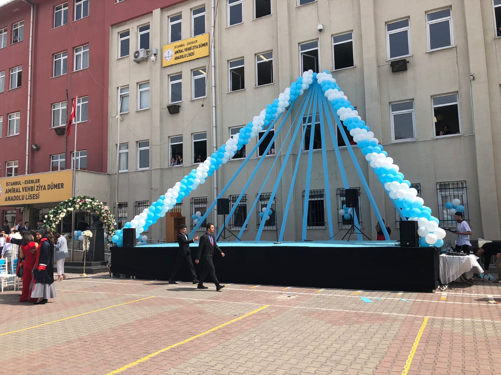Tuzla’da Mezuniyet Organizasyonu ile Kutlamalarınızı Baştan Sona Planlanmış Bir Deneyime Çevirin