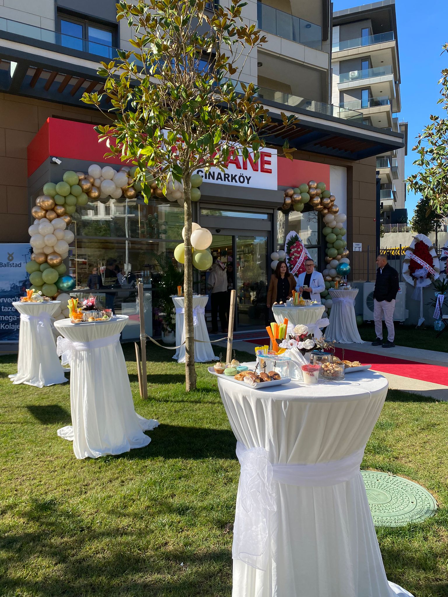 Kokteyl Masası Kiralama ile Organizasyon Alanında Estetik ve Fonksiyonel Düzen