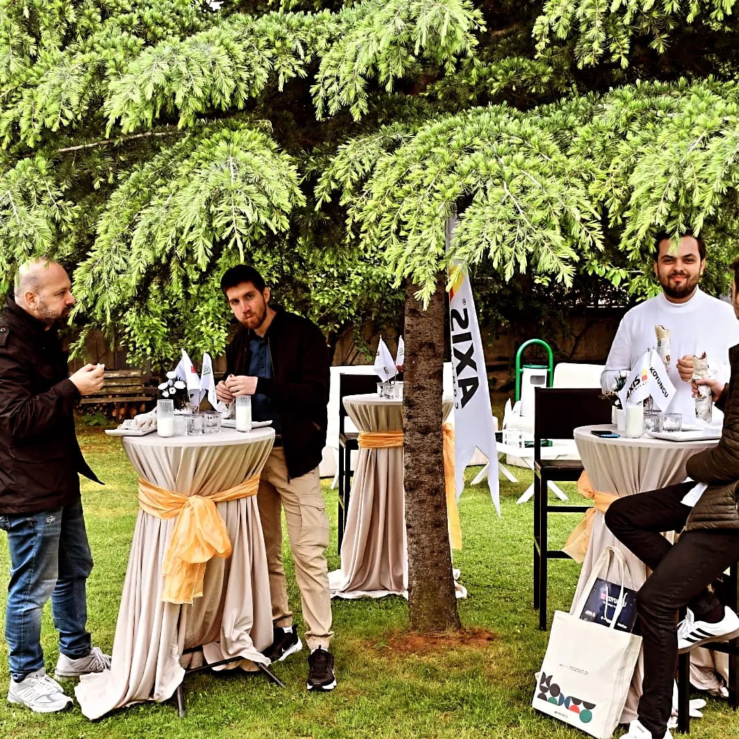 Toplantı İkramları ve Catering Hizmetiyle Misafir Memnuniyetini Artıran Küçük Ama Güçlü Dokunuşlar Nelerdir?