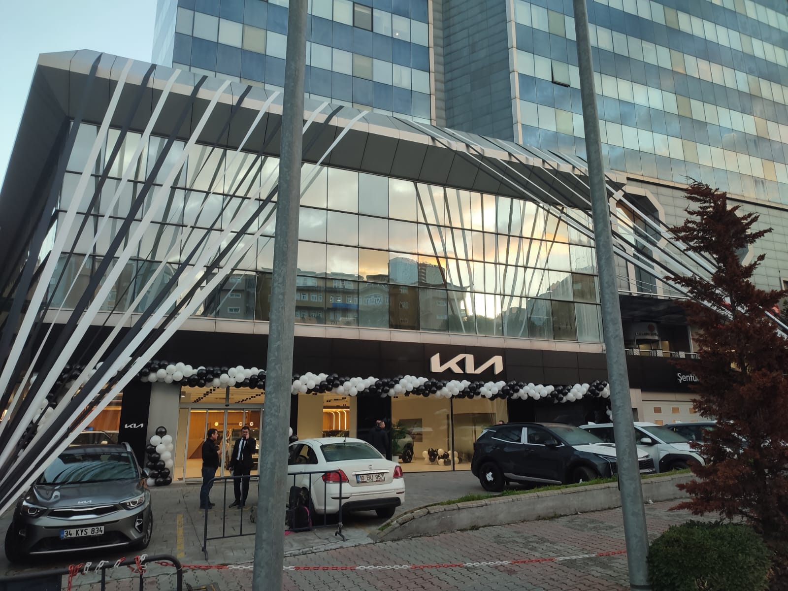 Ürünlerinizi Öne Çıkaran Şık ve Prestijli Showroom Açılış Organizasyonu