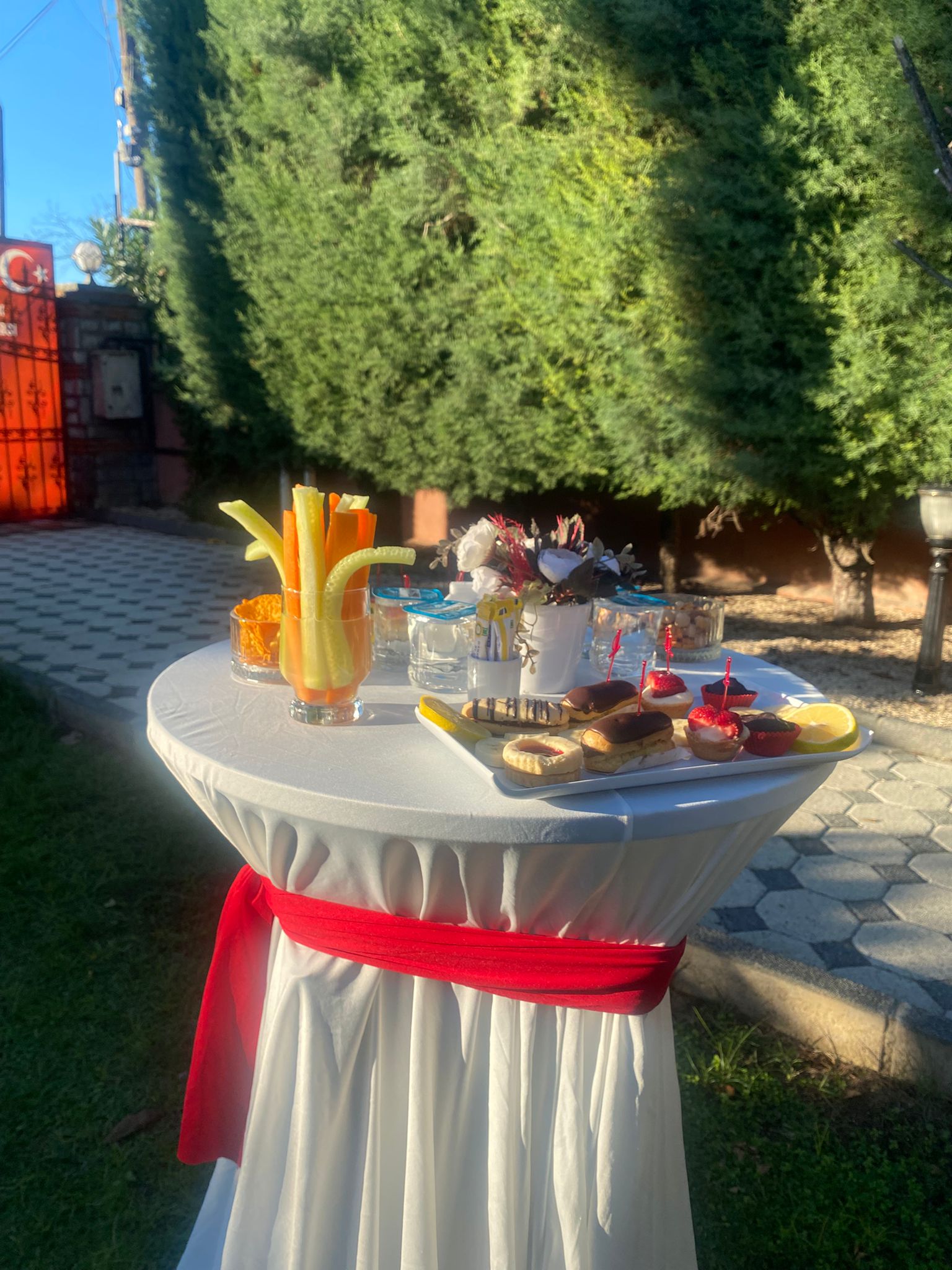 Evde Catering Hizmeti: 19.900 TL, 24.900 TL, 35.900 TL; 3 Kampanya, Şık Sunum ve Profesyonel Servis