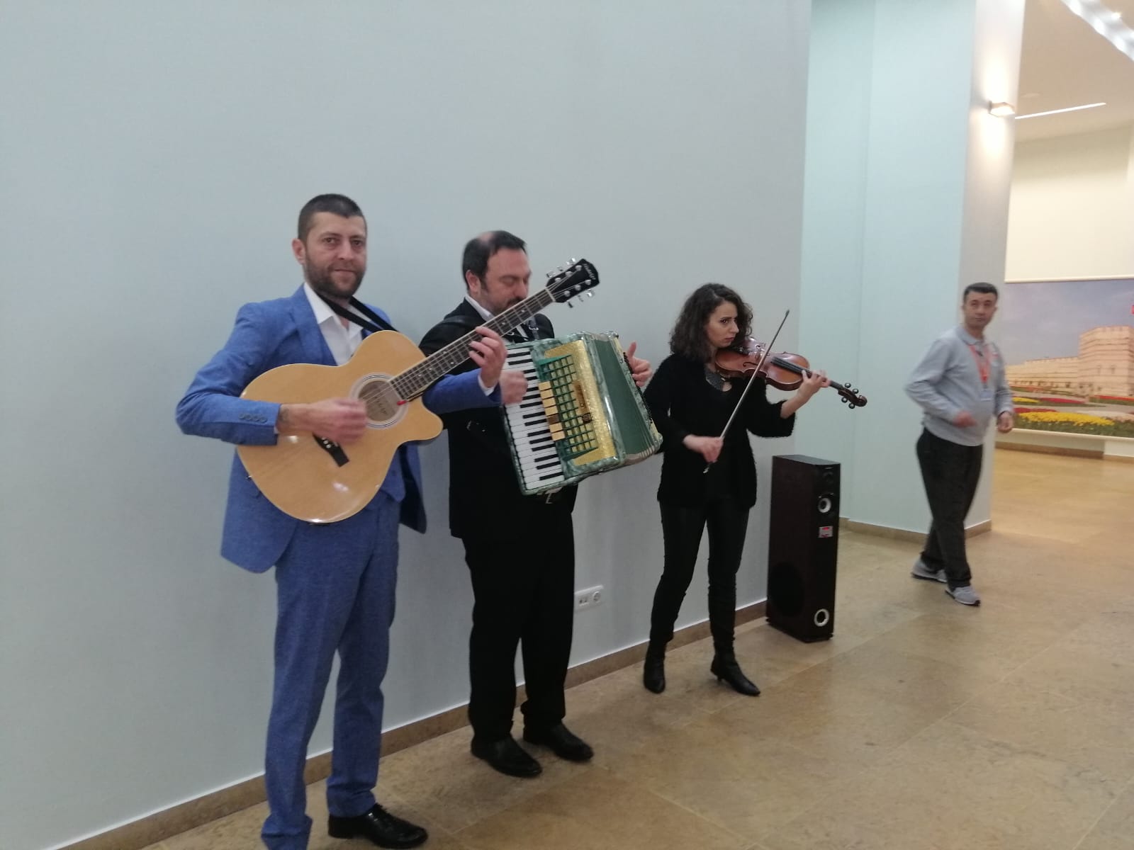 Müzikli Kokteyl Catering Paketleri: 50 Kişi 45.000 TL, 100 Kişi 56.000 TL Trio Canlı Müzik Dahil