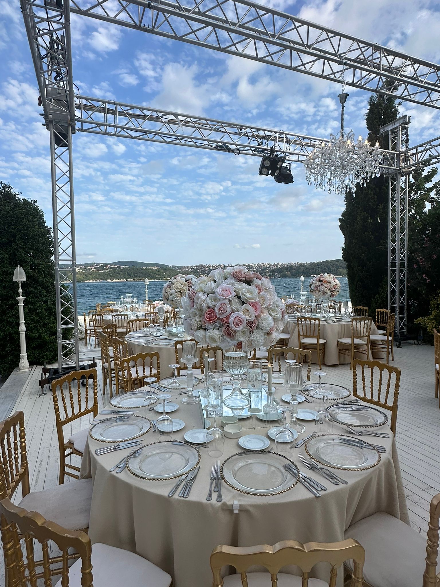 İstanbul’da Rüya Gibi VIP Nikah Organizasyonu İçin Her Detayı Biz Planlıyoruz
