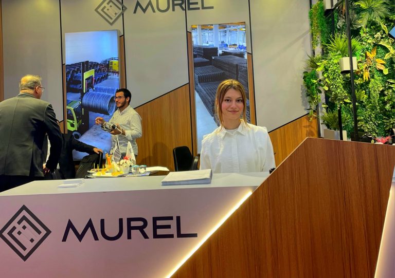 Fuar Stand Hostesi Hizmeti ile Markanızı Etkinliklerde Profesyonel ve Güçlü Şekilde Tanıtın