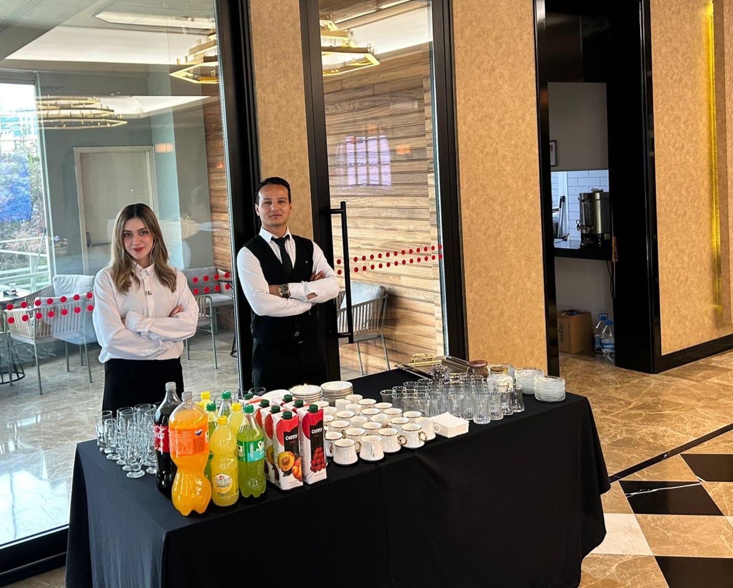 İstanbul Avrupa ve Anadolu Yakası VIP Karşılama ve Servis Kadrolu Kokteyl Organizasyonu