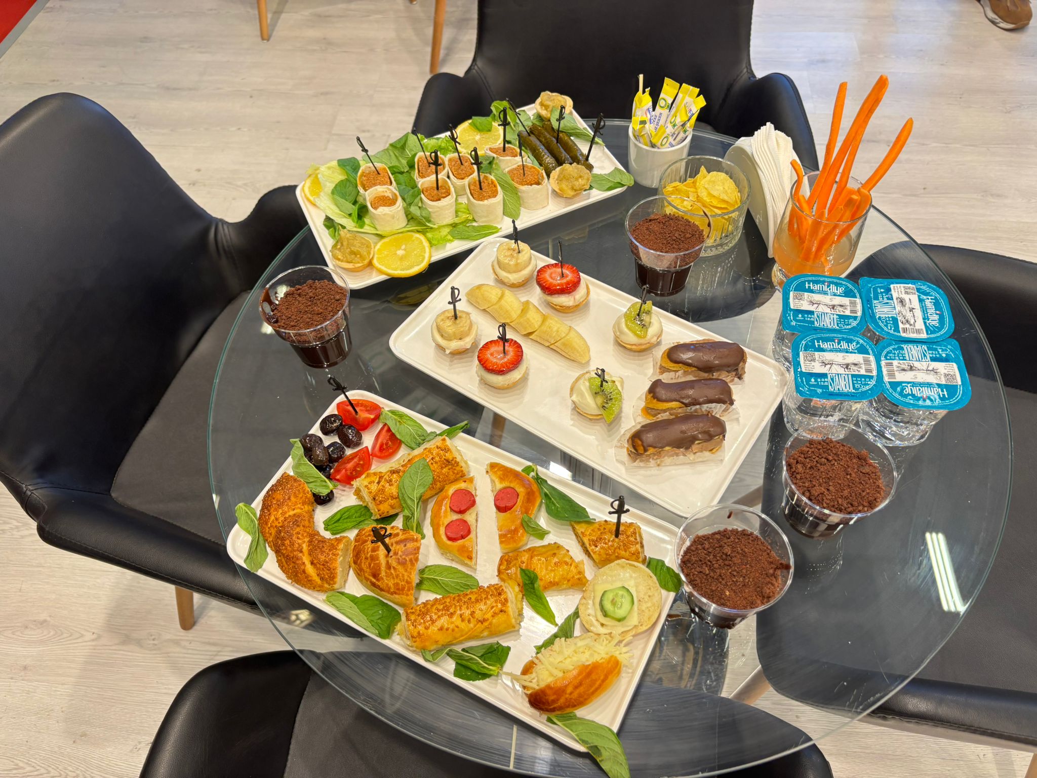 Gün Boyu Süren Fuar Etkinliklerinde Coffee Break, İçecek ve Atıştırmalık Catering Hizmeti
