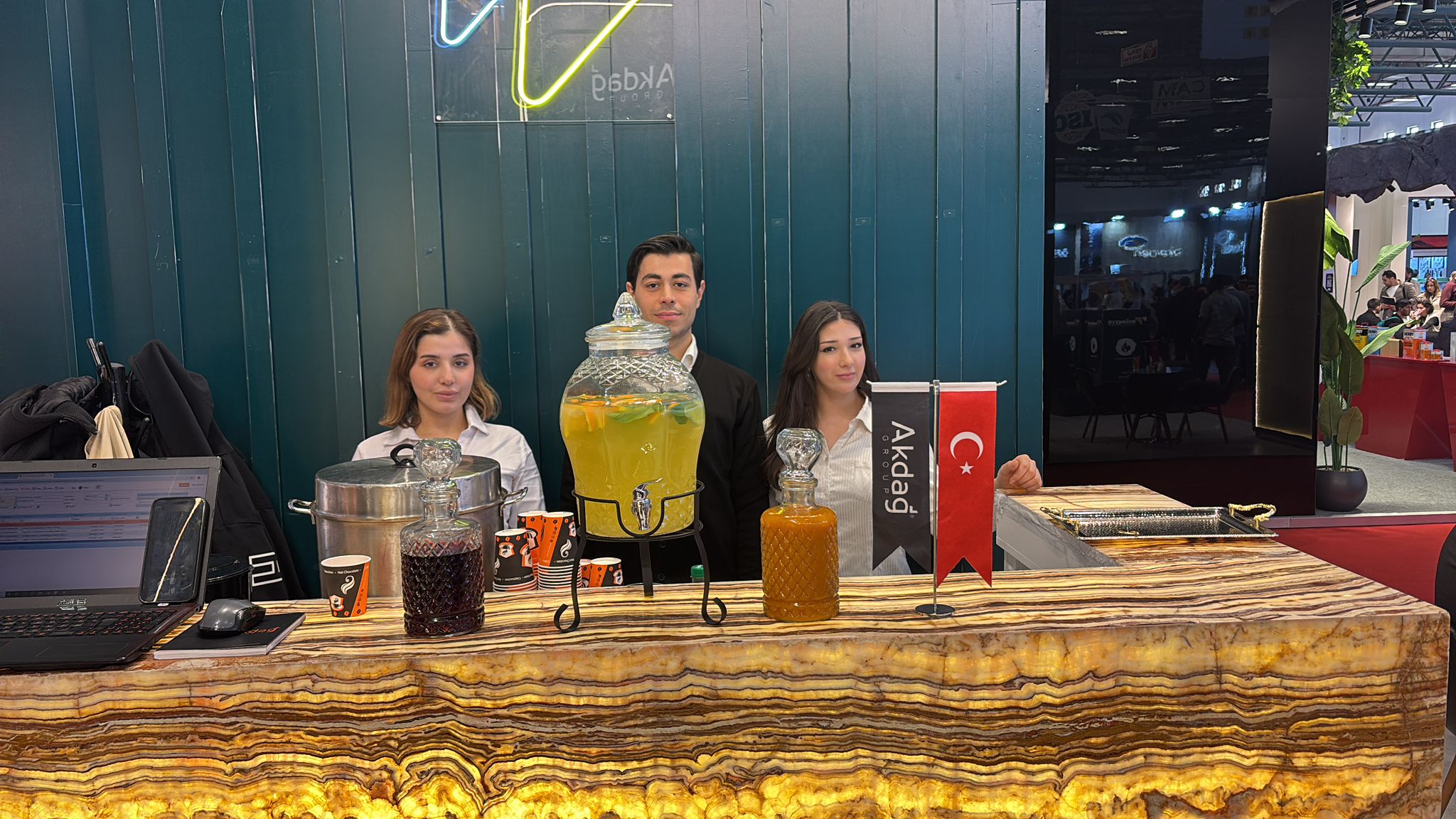 Kurumsal Etkinlikler İçin Premium Kokteyl Organizasyonu ve Catering Hizmetiyle Prestijli Organizasyonlar Hazırlıyoruz