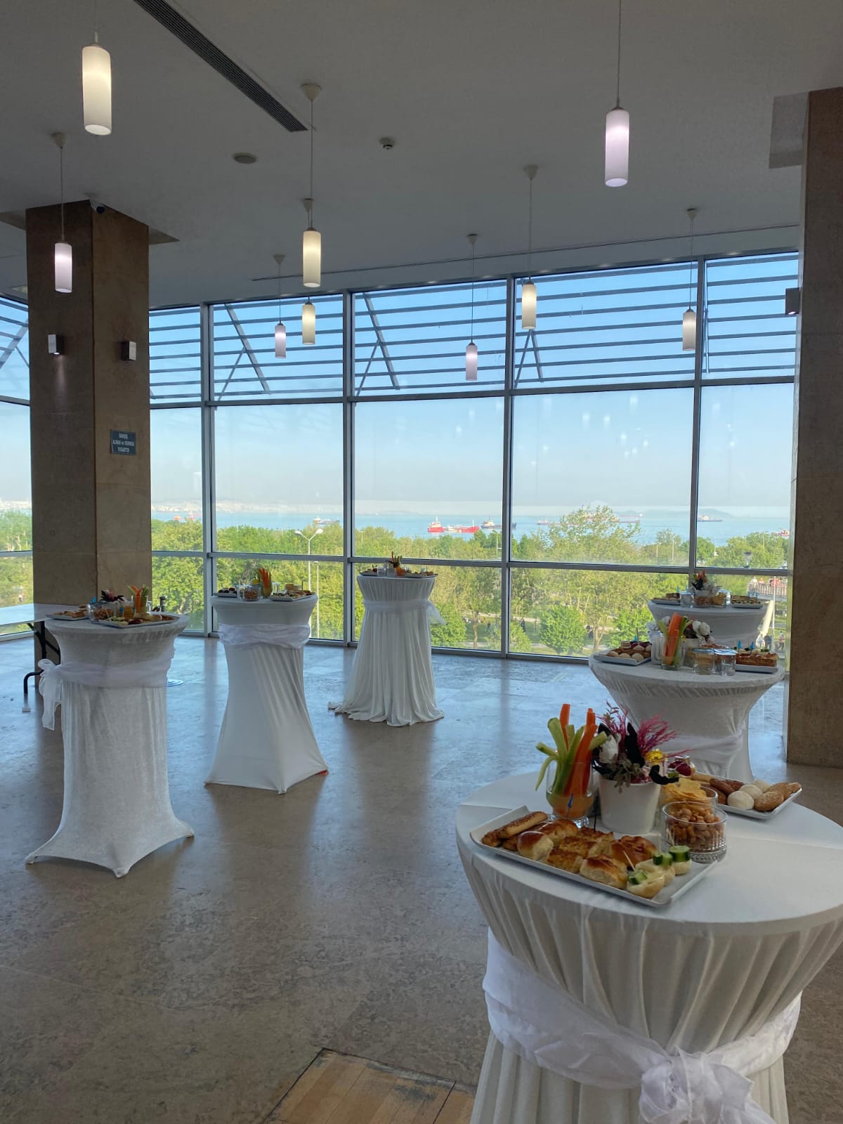 Belediye Nikah Salonunda Zarif Kokteyl Organizasyonu ile Unutulmaz Bir Başlangıç