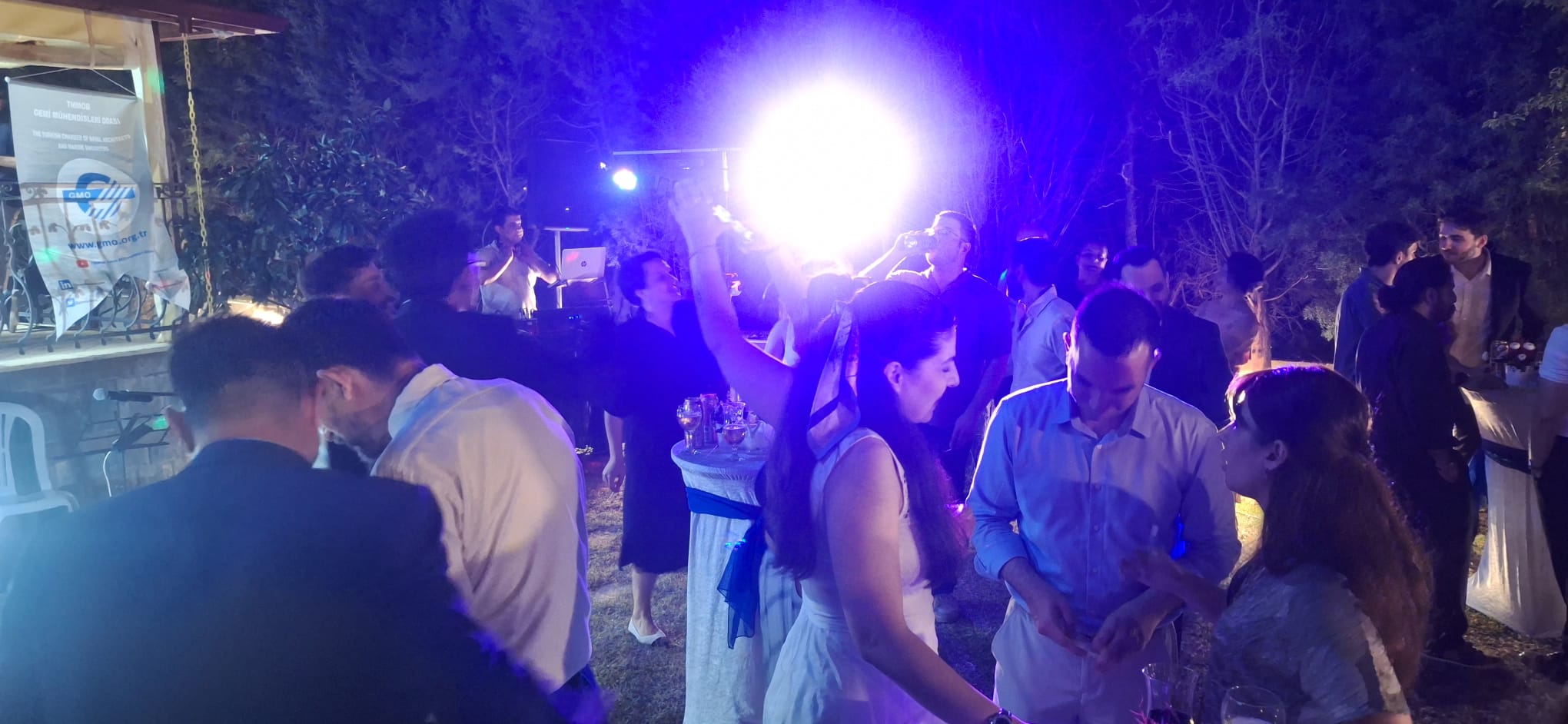 Unutulmaz Bir Geceye Hazır Olun: DJ’li Işık ve Ses Sistemli Parti Organizasyonu