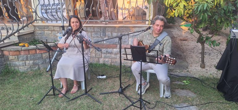 Keyifli Anlar Bir Arada: Canlı Müzik ve İkramlı Parti Organizasyonu